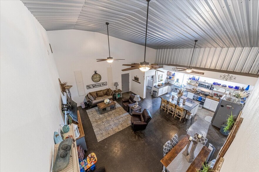 More Photos Of 1817 S Morgan St, Granbury Auto Dealership For Sale