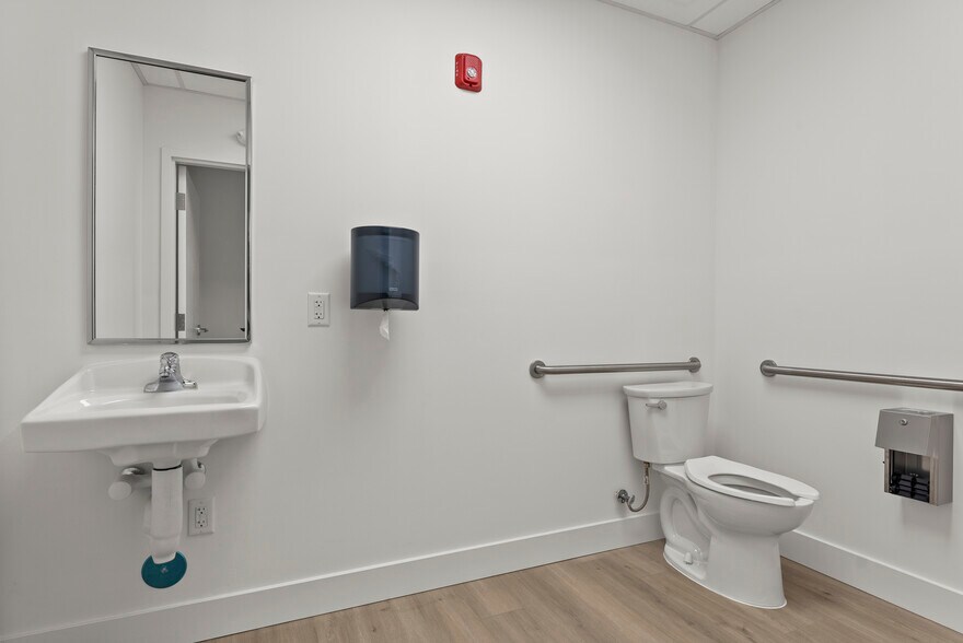 More Photos Of 2000 N Federal Hwy, Delray Beach General Retail For Lease