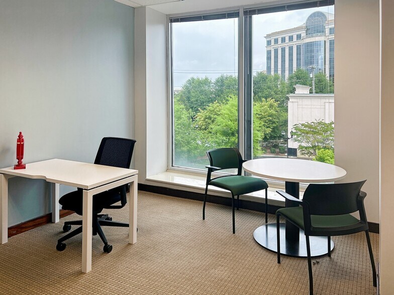 More Photos Of 5960 Fairview Rd, Charlotte Coworking Space