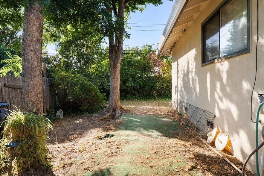 More Photos Of 5743 Woodleigh Dr, Carmichael Multifamily For Sale