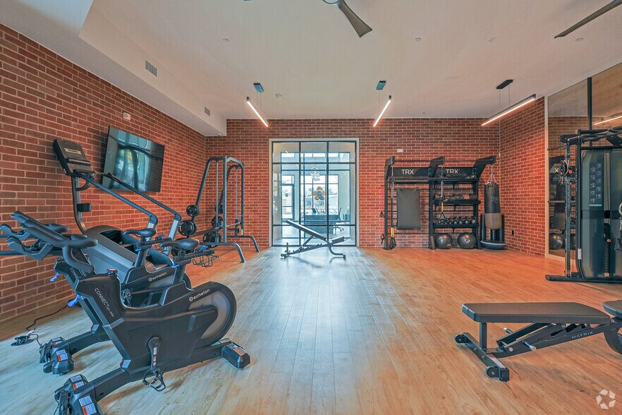 More Photos Of 760 Airport Blvd, Austin Apartments For Lease