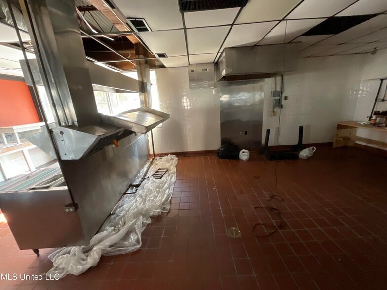 More Photos Of 515 S High School Ave, Columbia Restaurant For Sale