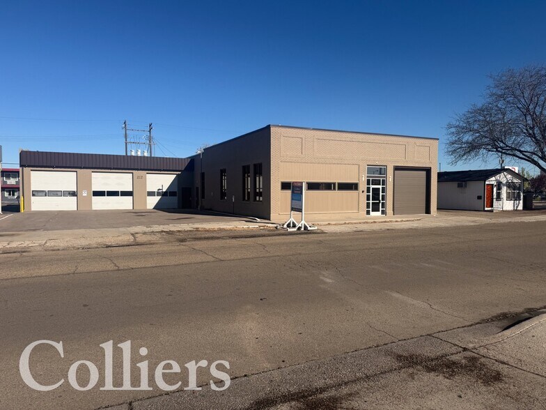 Primary Photo Of 207-217 10th Ave, Nampa Auto Repair For Sale