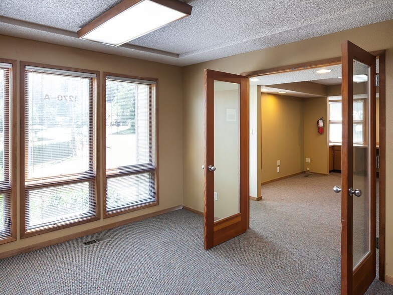 More Photos Of 1270 SW Parrish St, Lake Oswego Storefront Retail Office For Lease