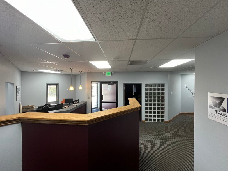 More Photos Of 3911 Merchant Rd, Fort Wayne Warehouse For Lease