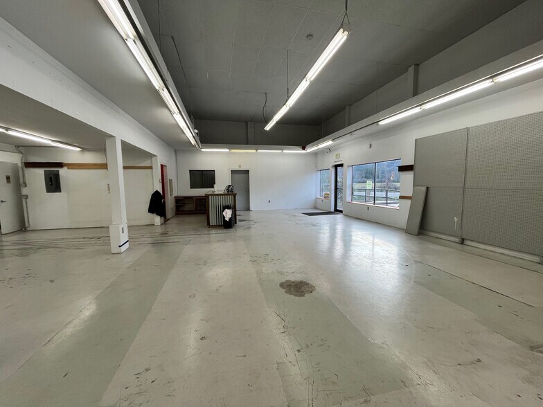 More Photos Of 1204 Bendigo Blvd N, North Bend Auto Dealership For Lease