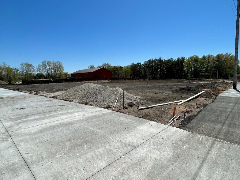 More Photos Of 4475 NE 3rd St, Des Moines Flex For Lease