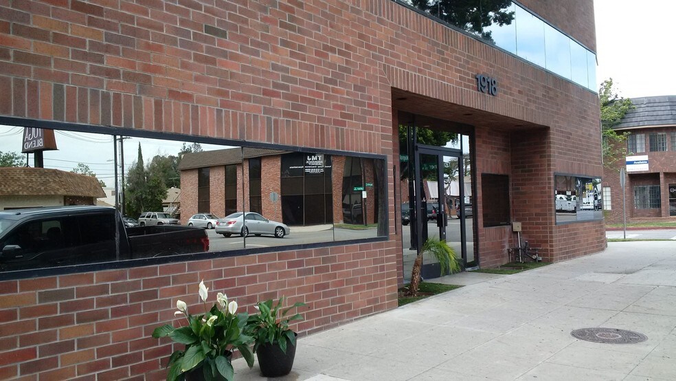 More Photos Of 1918 W Magnolia Blvd, Burbank Office For Lease