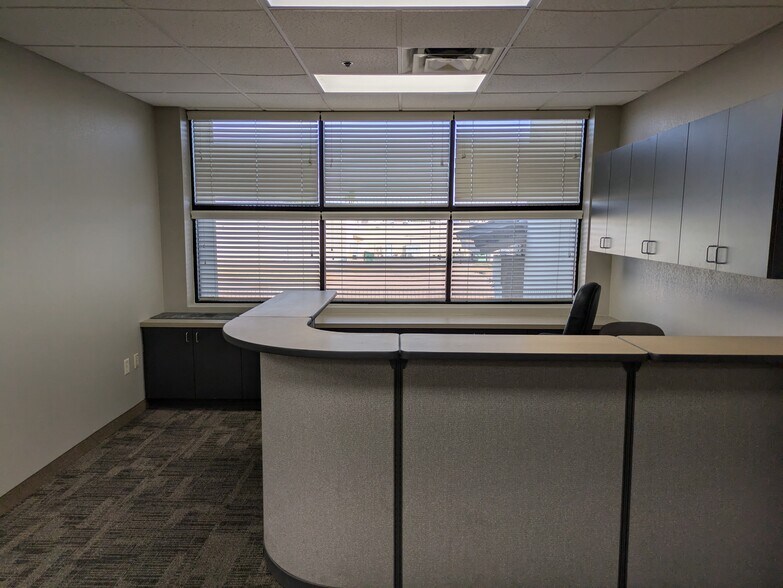 More Photos Of 1835 W Chandler Blvd, Chandler Office For Lease