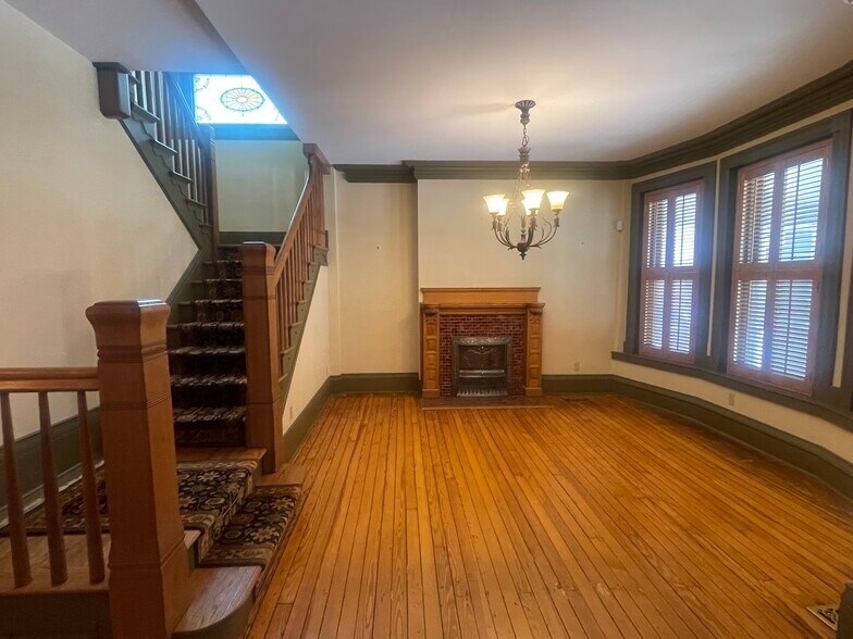 More Photos Of 33 W South St, Wilkes-Barre Office For Sale