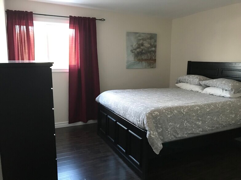 More Photos Of 2551 Petawawa Blvd, Petawawa Freestanding For Sale