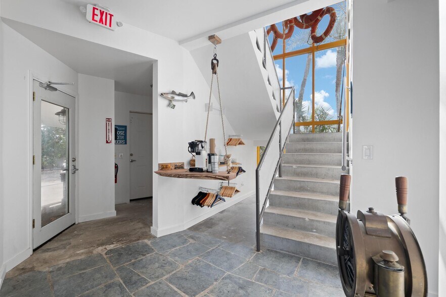 More Photos Of 810 Dodecanese Blvd, Tarpon Springs Marina For Sale