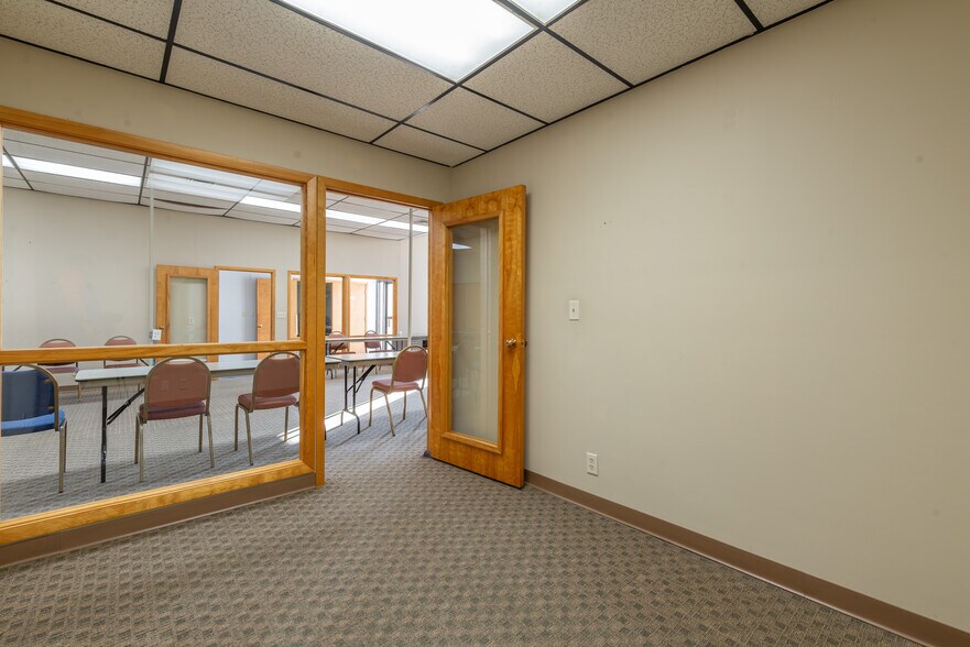 More Photos Of 210 W Spring St, Freeport Office For Sale