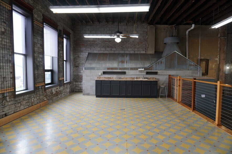 More Photos Of 413 N Main St, Charles City Storefront For Sale