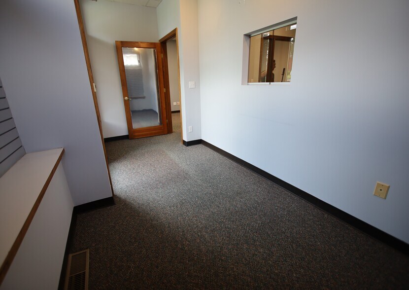More Photos Of 326 Springside Ave, Pittsfield Office For Sale