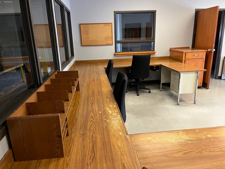 More Photos Of 104 Country Mdws, Grenada Truck Terminal For Sale