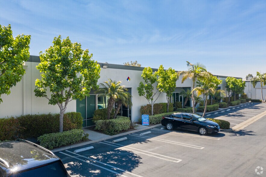 More Photos Of 785 W 17th St, Costa Mesa Warehouse For Lease