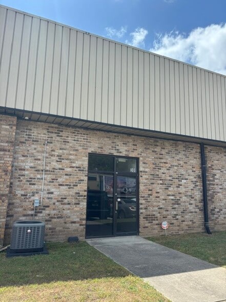 More Photos Of 9529 S Main St, Jonesboro Warehouse For Lease