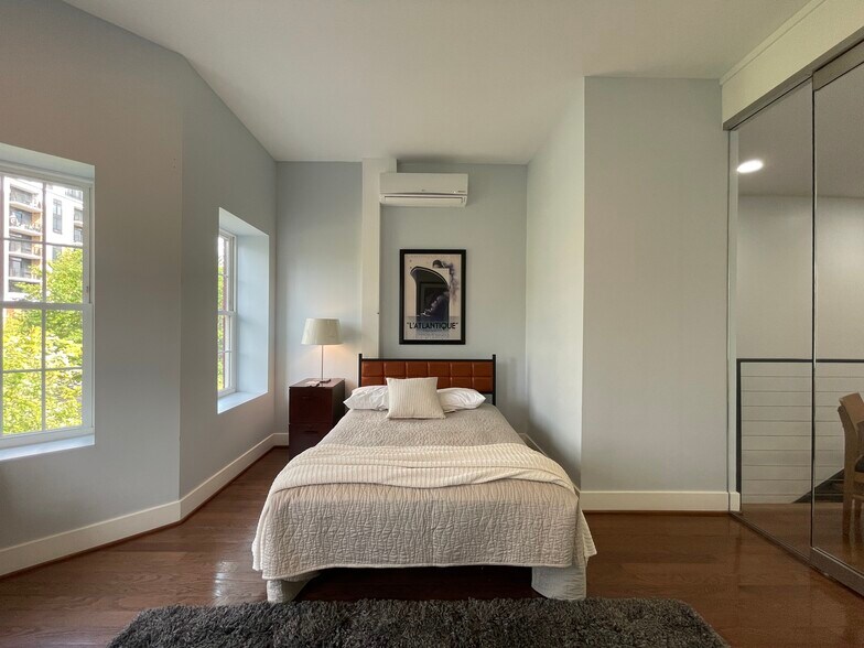 More Photos Of 211 K St Ne, Washington Office Residential For Sale