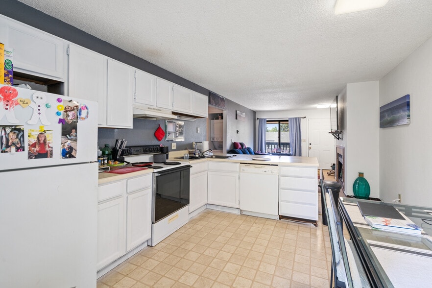 More Photos Of 935 Hathaway Dr, Colorado Springs Apartments For Sale