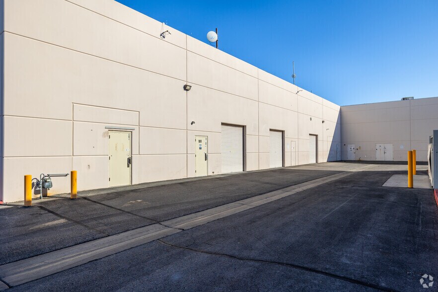 More Photos Of 2455 W Cheyenne Ave, North Las Vegas Light Manufacturing For Lease