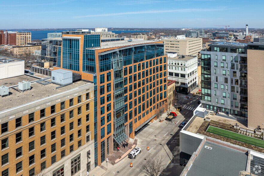 More Photos Of 10 E Doty St, Madison Office For Lease