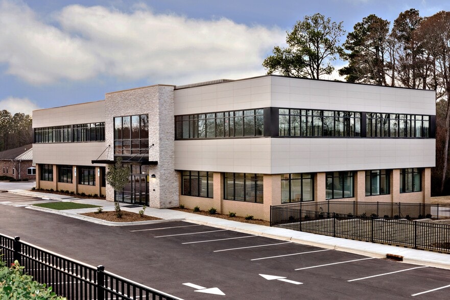 More Photos Of 400 Attain St, Fuquay Varina Medical For Lease