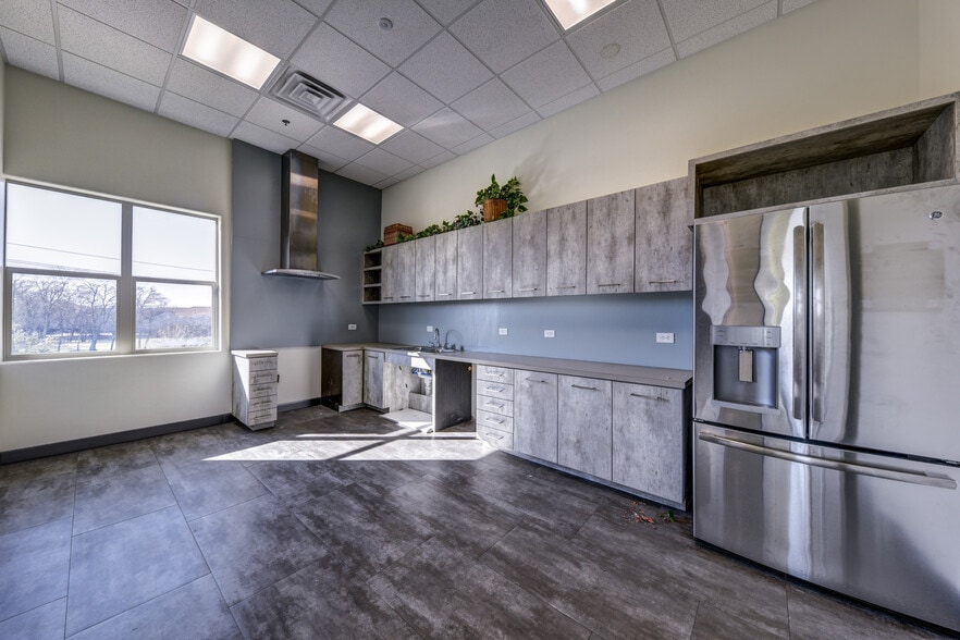 More Photos Of 4865 Hedgcoxe Rd, Plano Medical For Lease