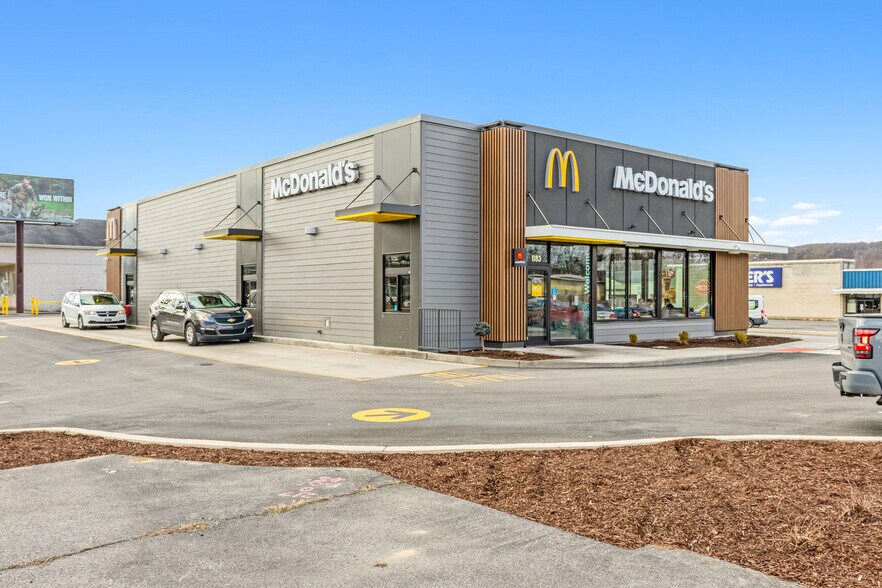 Primary Photo Of 1183 N 4th St, Sunbury General Retail For Sale