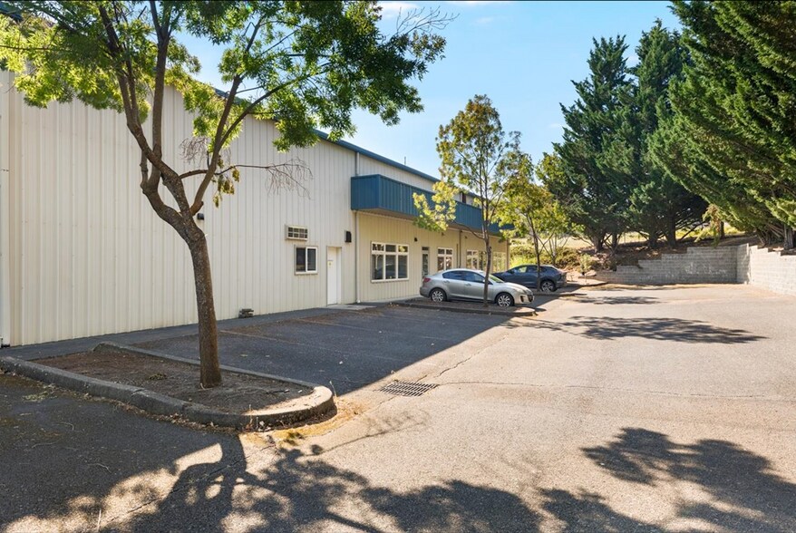 More Photos Of 385-389 Williamson Way, Ashland Flex For Sale