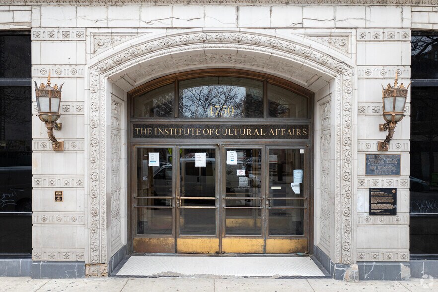 More Photos Of 4740-4750 N Sheridan Rd, Chicago Office For Lease