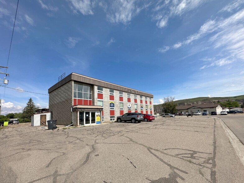 More Photos Of 601 7 St E, Drumheller Office For Sale