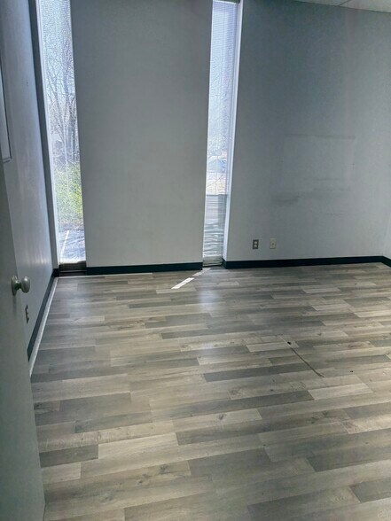 More Photos Of 241 Molnar Dr, Elmwood Park Medical For Lease