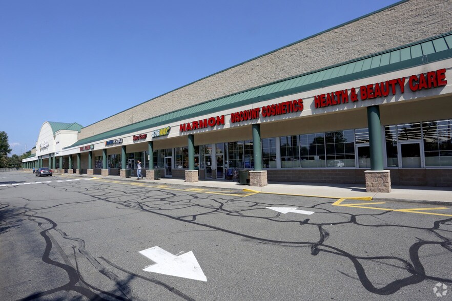 More Photos Of 625-675 Paterson Ave, Carlstadt General Retail For Lease