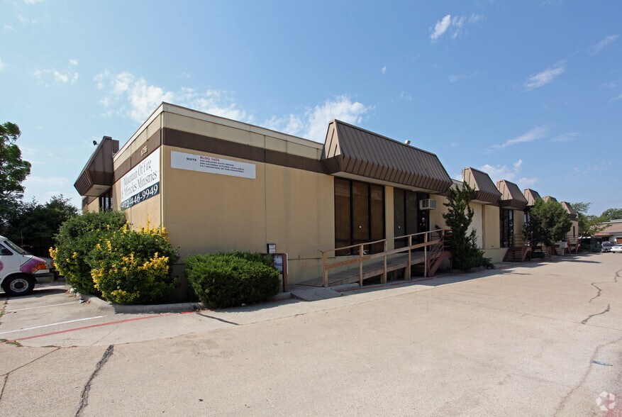 More Photos Of 1035 N Interstate 35 E, Carrollton Light Manufacturing For Lease