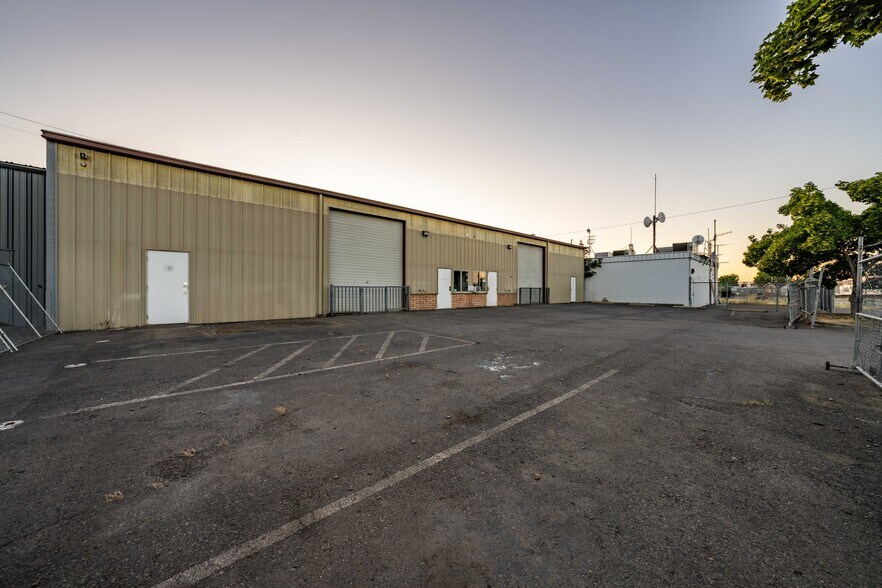 More Photos Of 729 Welch St, Medford Warehouse For Sale