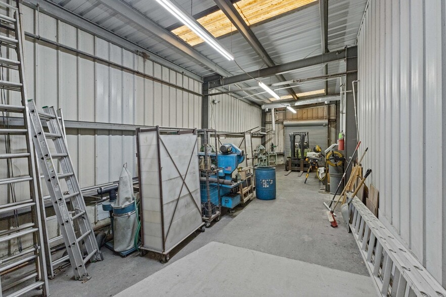 More Photos Of 1094 N Main St, Ashland City Light Manufacturing For Sale