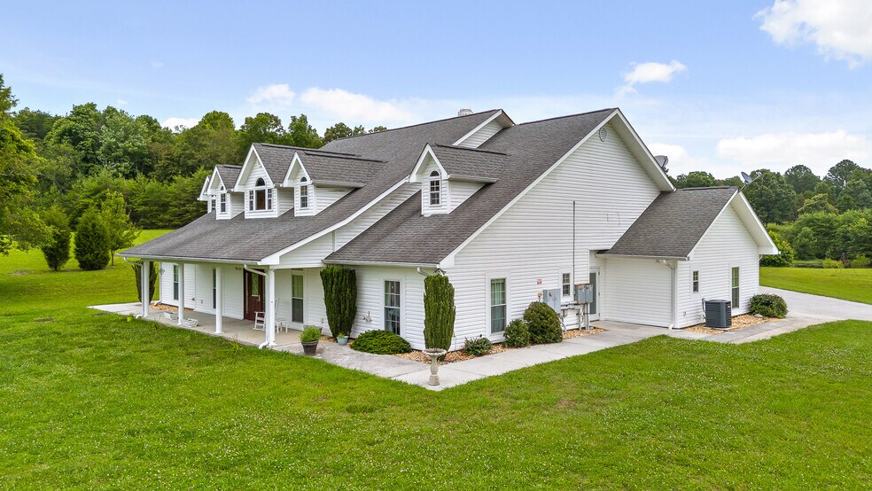 Primary Photo Of 419 Pin Hook Rd, Spring City Assisted Living For Sale