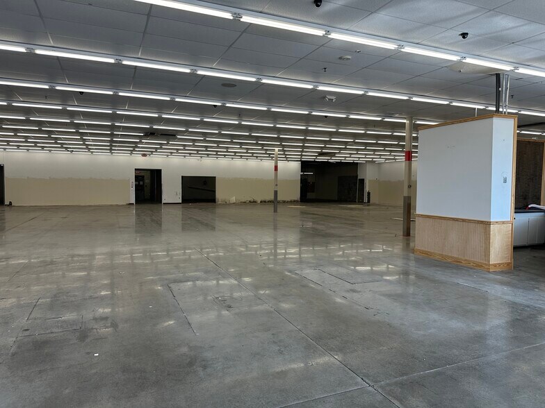 More Photos Of 550 S Church St, Spartanburg Freestanding For Lease