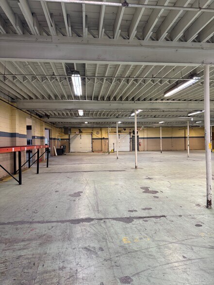 More Photos Of 195 Hudson St, Cornwall-on-Hudson Distribution For Lease