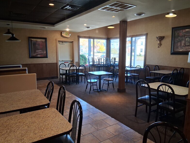 More Photos Of 605 S 10th St, Burlington General Retail For Sale
