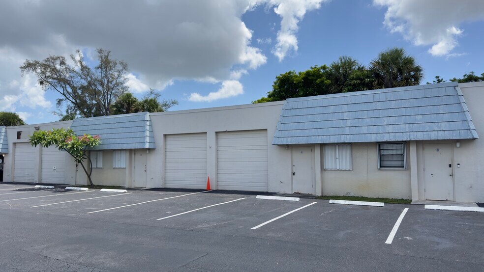 More Photos Of 3885 Investment Ln, Riviera Beach Warehouse For Lease