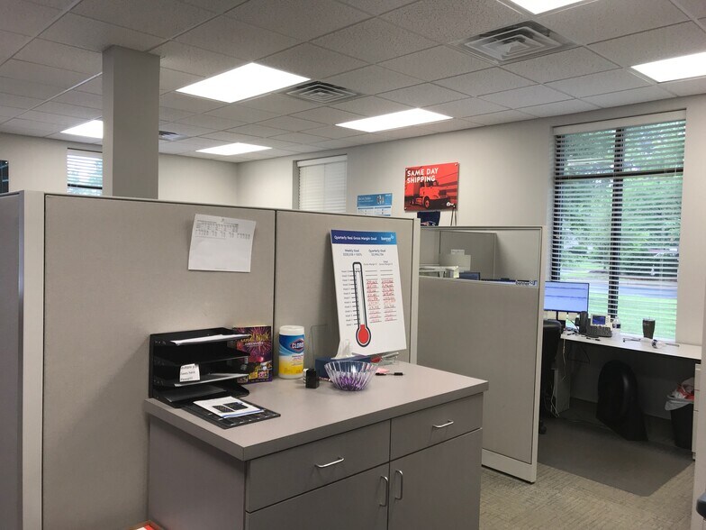 More Photos Of 905 Conference Dr, Greenville Office For Lease