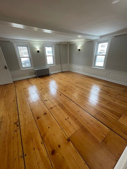 More Photos Of 3 Portsmouth Ave, Exeter General Retail For Lease