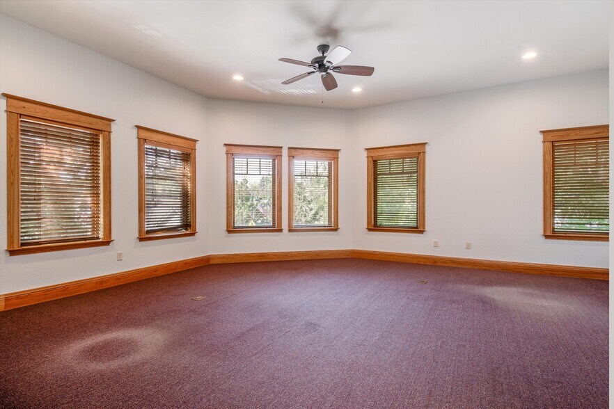 More Photos Of 512 5th St, Berthoud Office For Lease