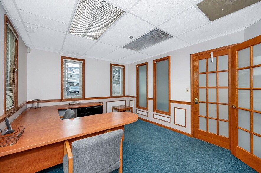More Photos Of 4 Courthouse Ln, Chelmsford Medical For Sale