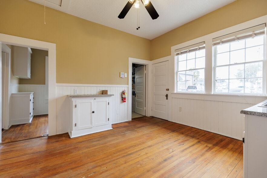 More Photos Of 106 E North St, Valdosta Office For Lease