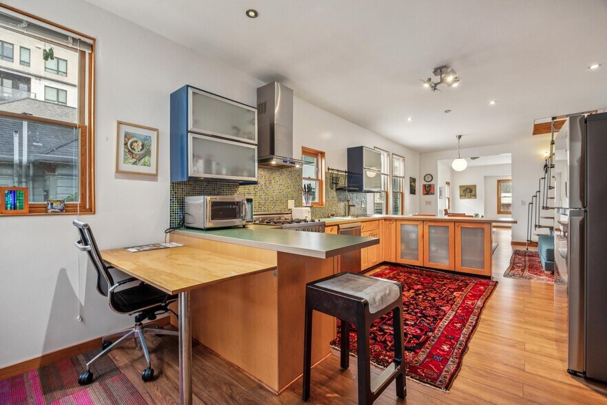 More Photos Of 356-360 24th St, Oakland Flex For Sale