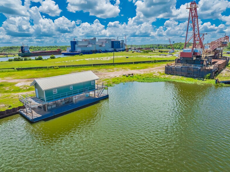 More Photos Of 6813 Bayou Black Dr, Gibson Industrial For Sale