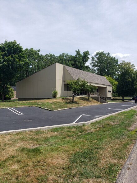 More Photos Of 24724 Lahser Rd, Southfield Office For Sale